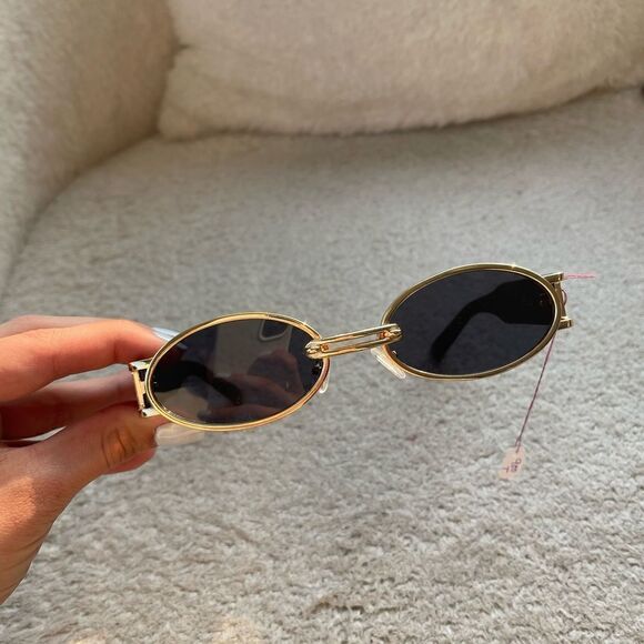 Vintage style black frame sunglasses E15 - Picture 3 of 4